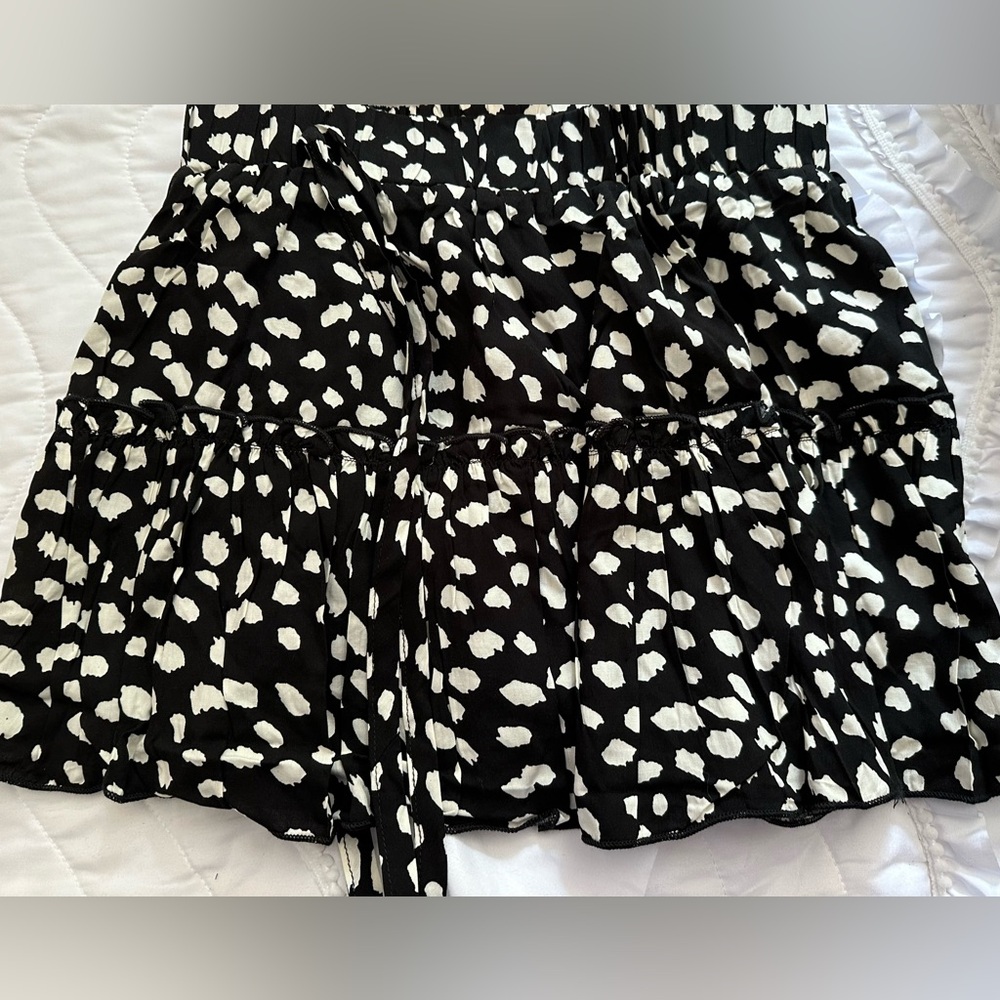 ASUO Agio‎ black and white skort size small
